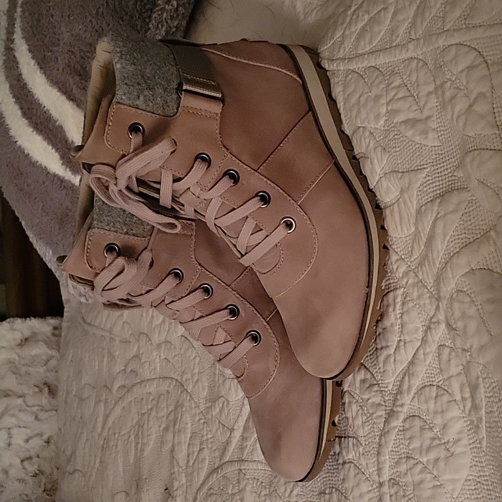 EUC Women's Sorel Boot 9